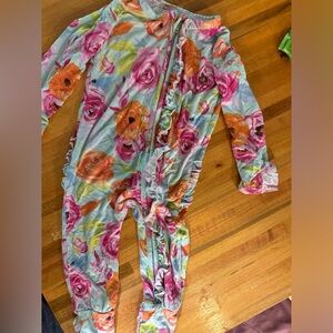 Gigi and Max Ruffle zippy pajamas. Floral print size 12 months.